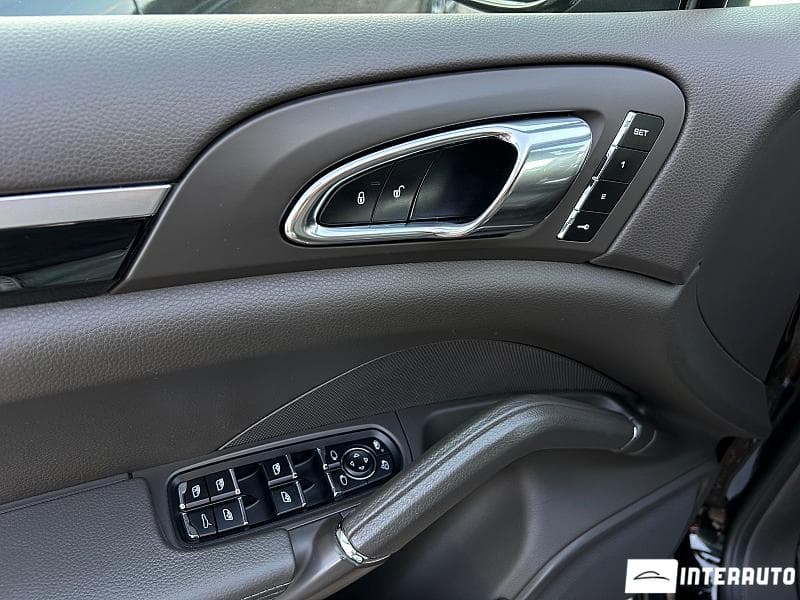 Porsche Cayenne 2015 — Миниатюра 6