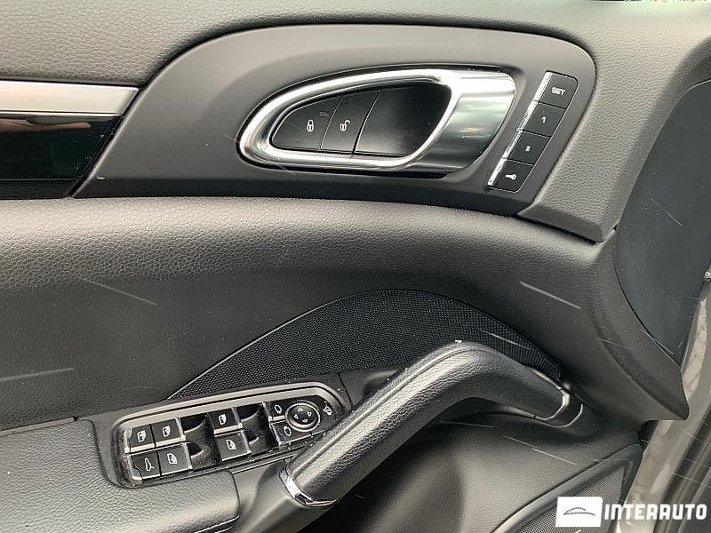 Porsche Cayenne 2015 — Миниатюра 16