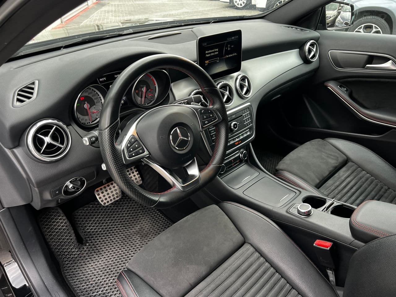 2017 Mercedes GLA 180 — Miniatură 8