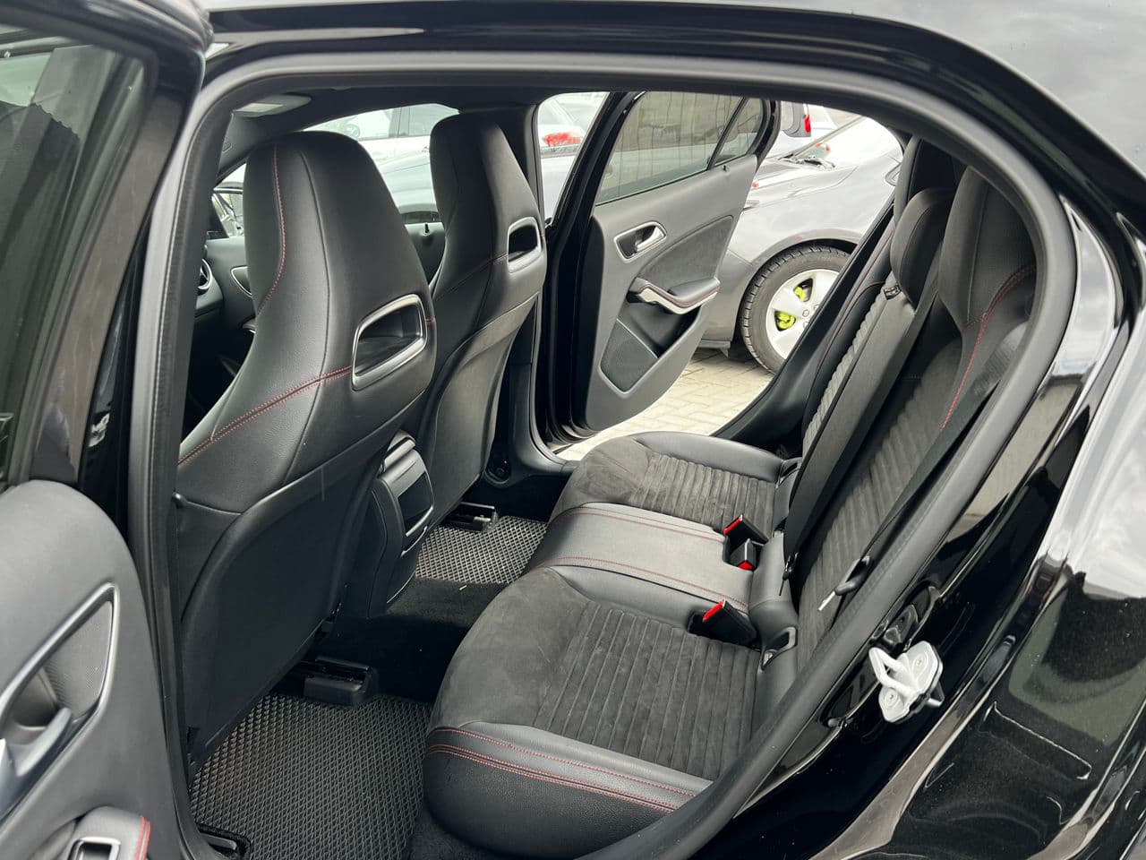 2017 Mercedes GLA 180 — Miniatură 16