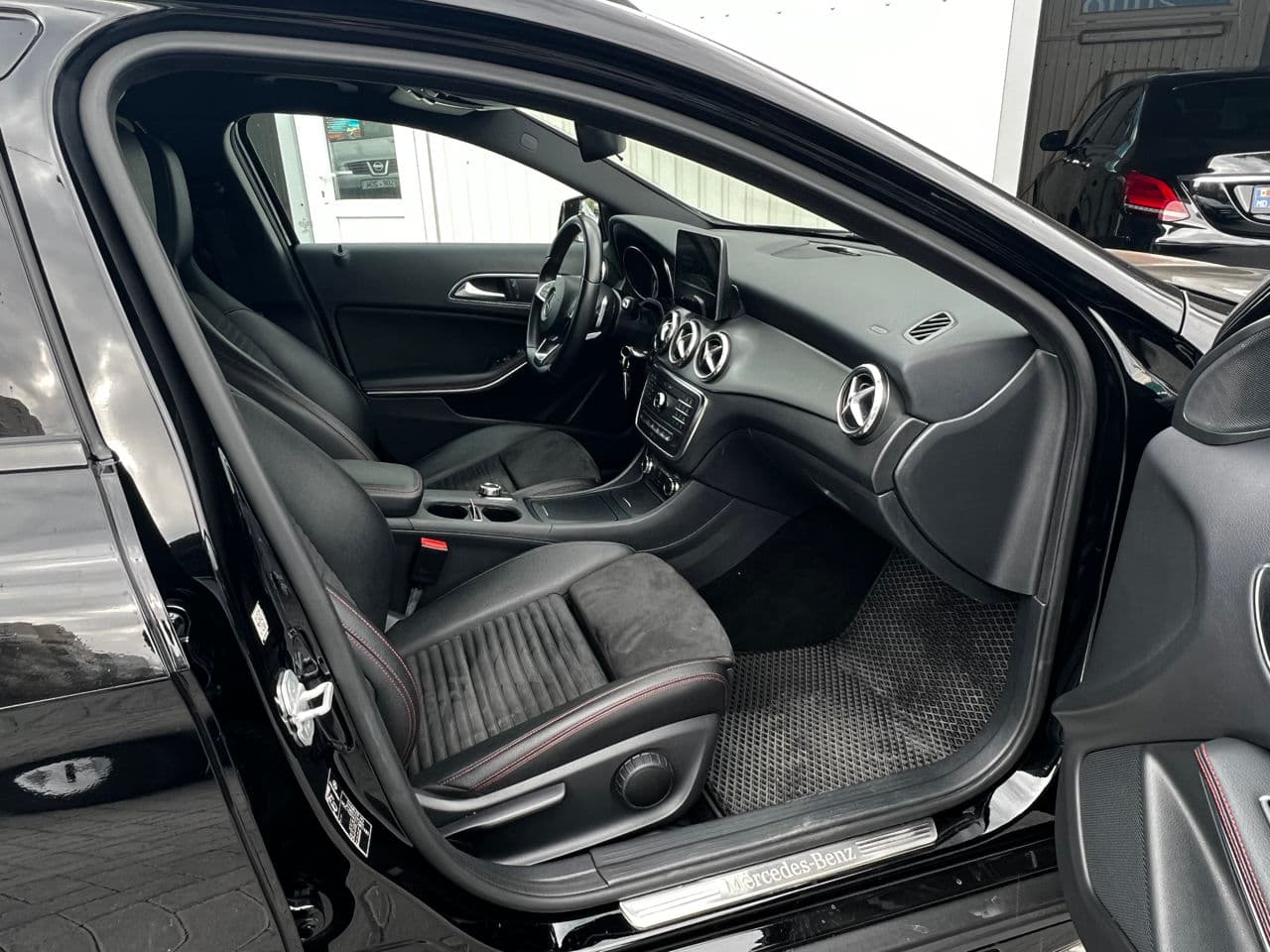 2017 Mercedes GLA 180 — Miniatură 6
