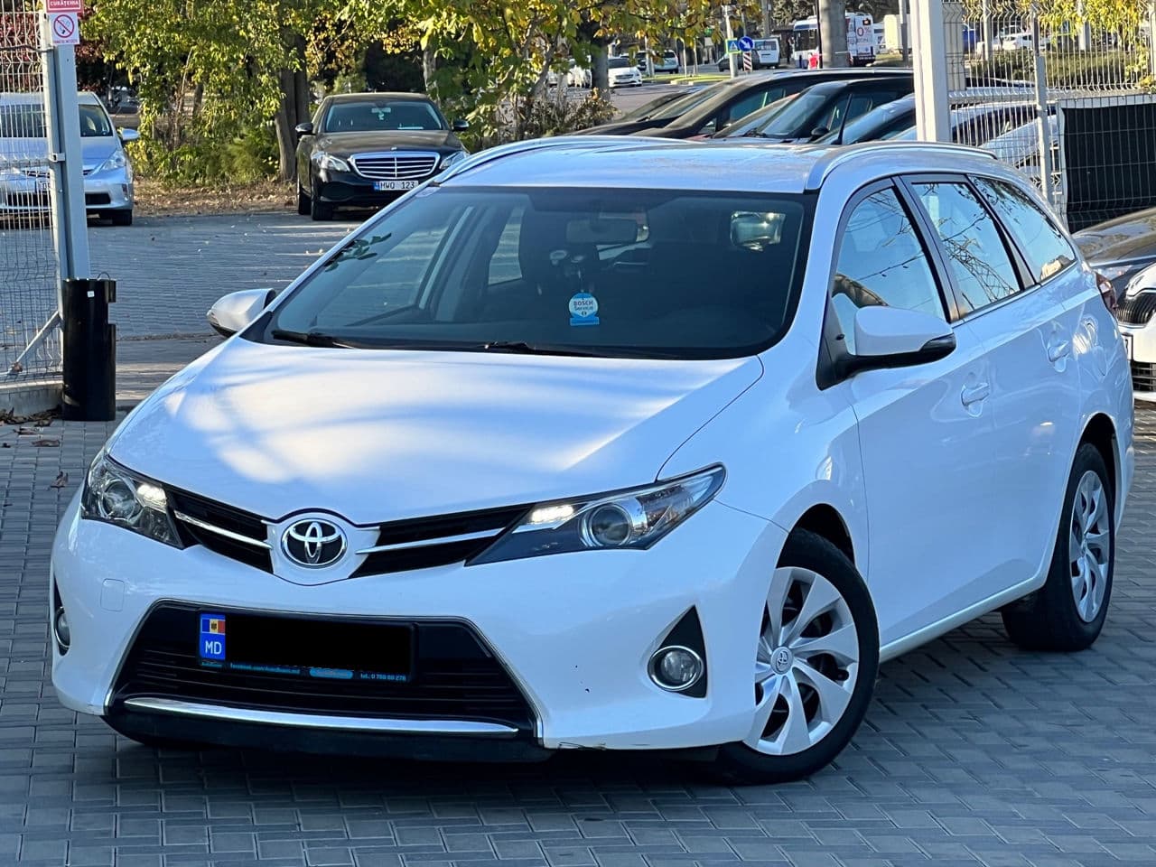 2014 Toyota Auris — Miniatură 2