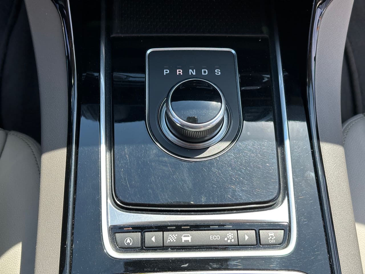 2016 Jaguar XE — Miniatură 11