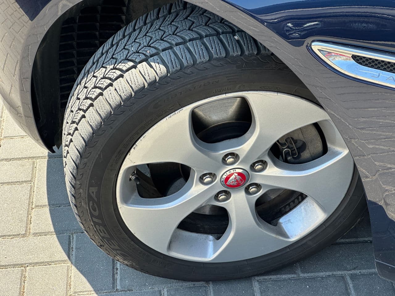 2016 Jaguar XE — Miniatură 16