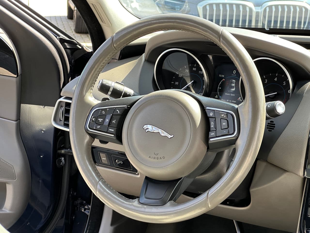 2016 Jaguar XE — Miniatură 7