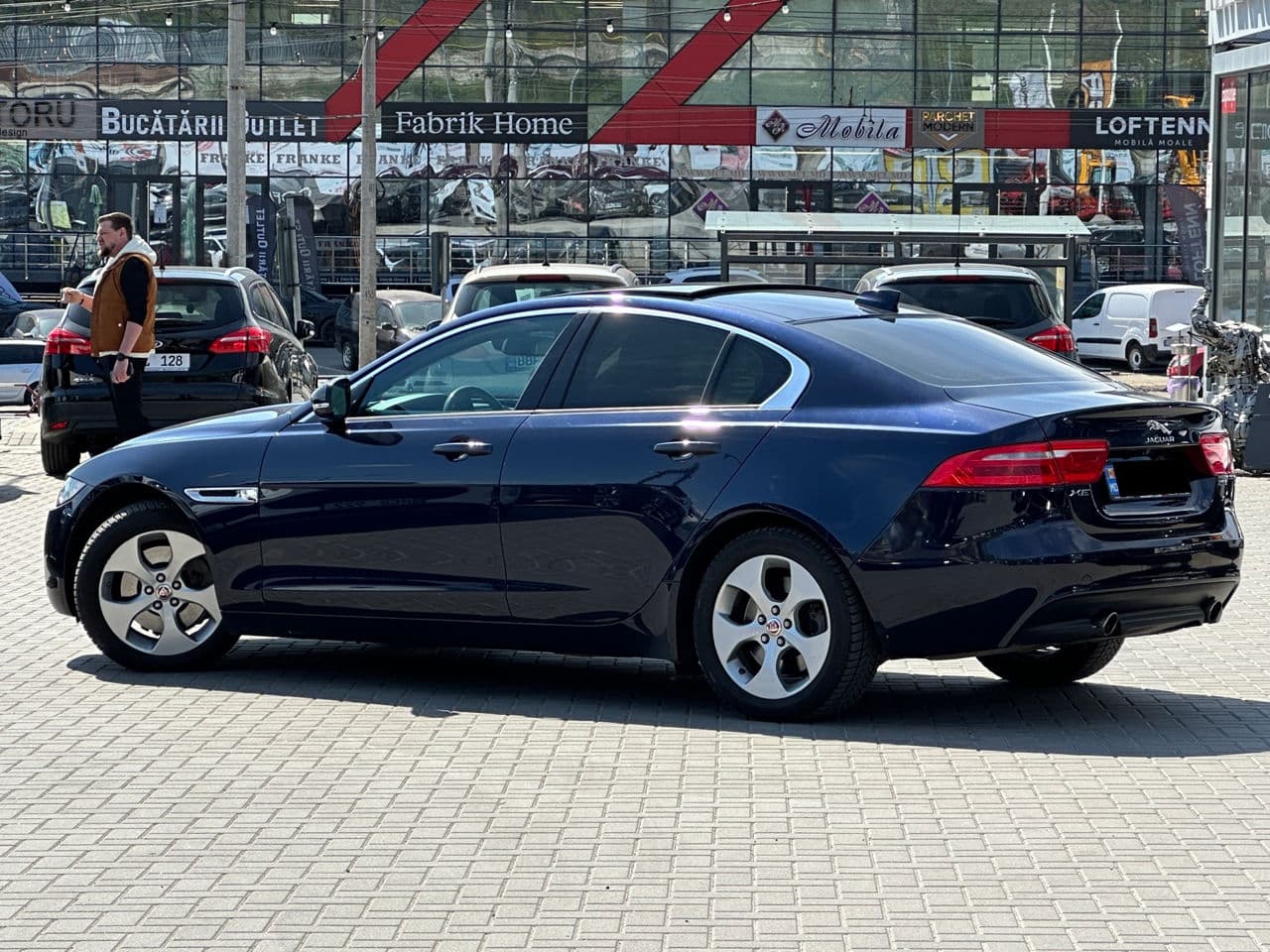 2016 Jaguar XE — Miniatură 4
