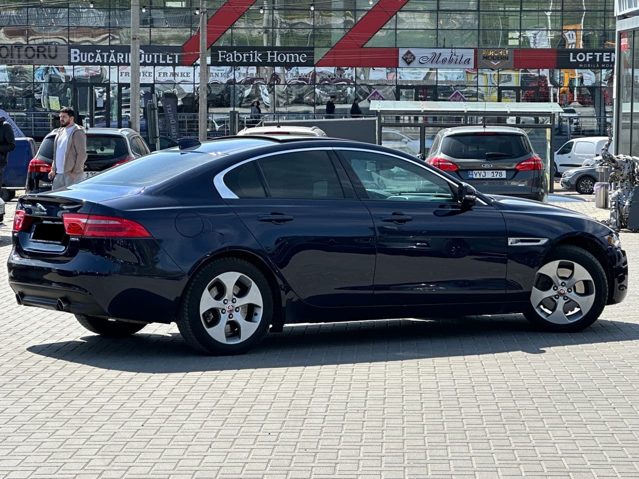 2016 Jaguar XE — Miniatură 3