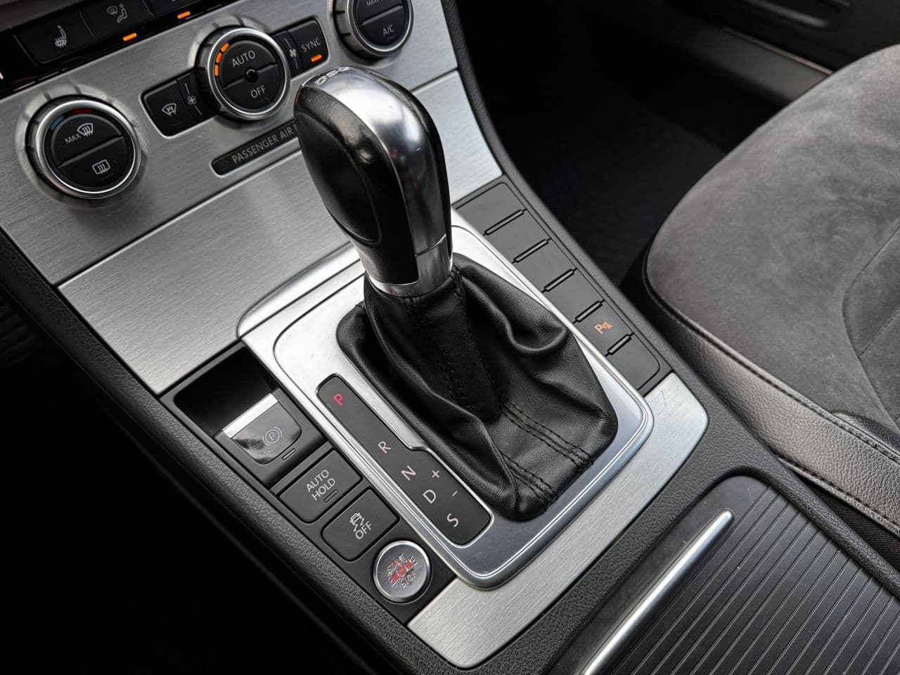 2013 Volkswagen Passat — Miniatură 12
