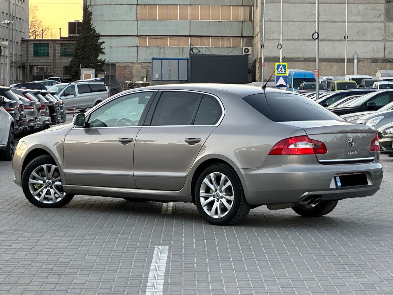 2009 Skoda Superb — Miniatură 4