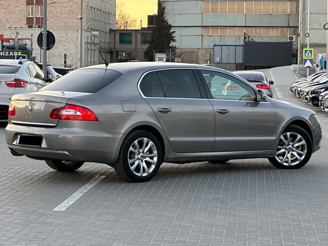 2009 Skoda Superb — Miniatură 3