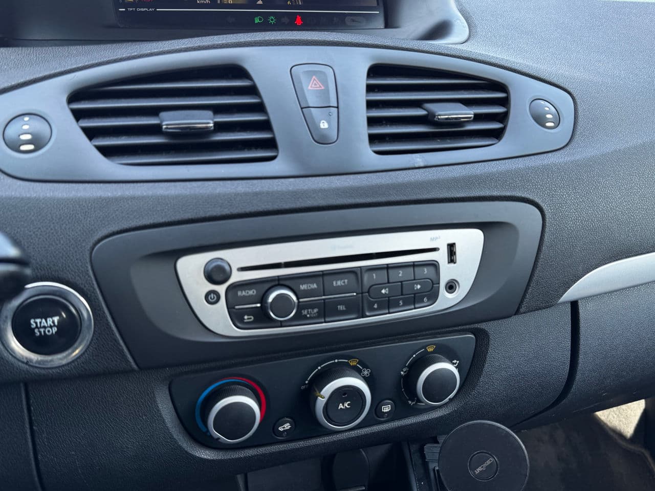2015 Renault Scenic — Miniatură 11
