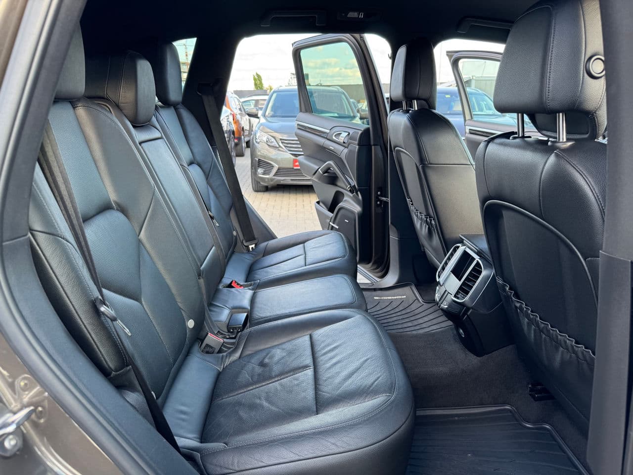 2012 Porsche Cayenne — Miniatură 13
