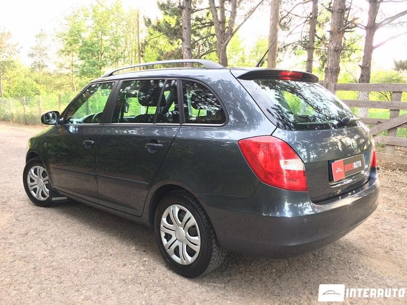 2010 Skoda Fabia — Miniatură 3