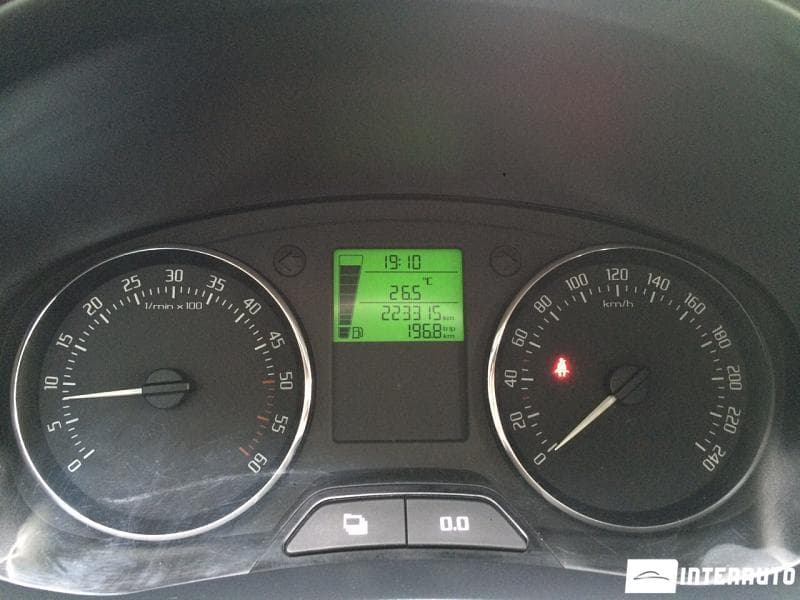 2010 Skoda Fabia — Miniatură 8