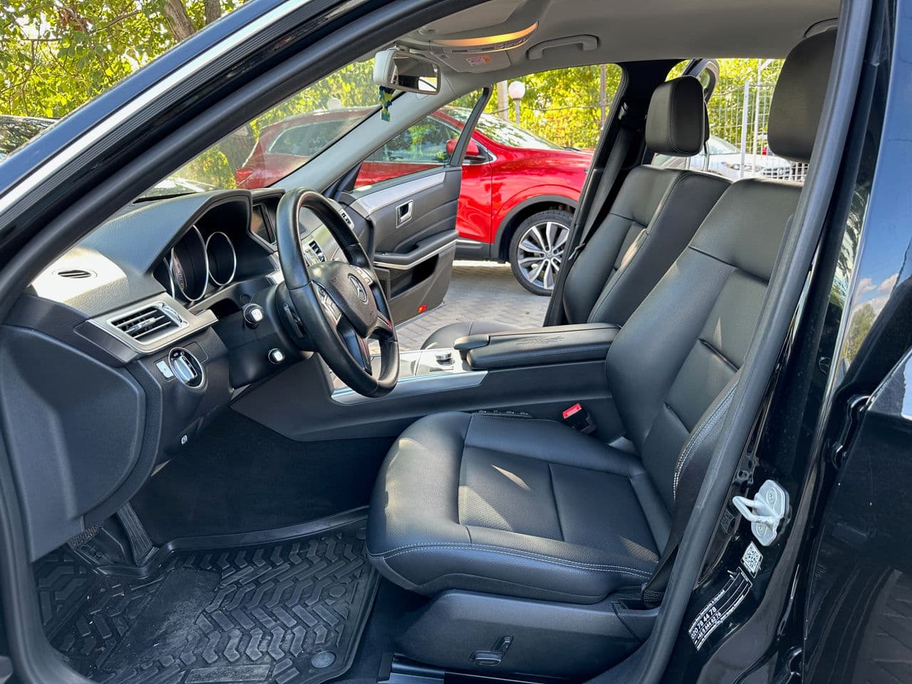 2015 Mercedes E 200 — Miniatură 5