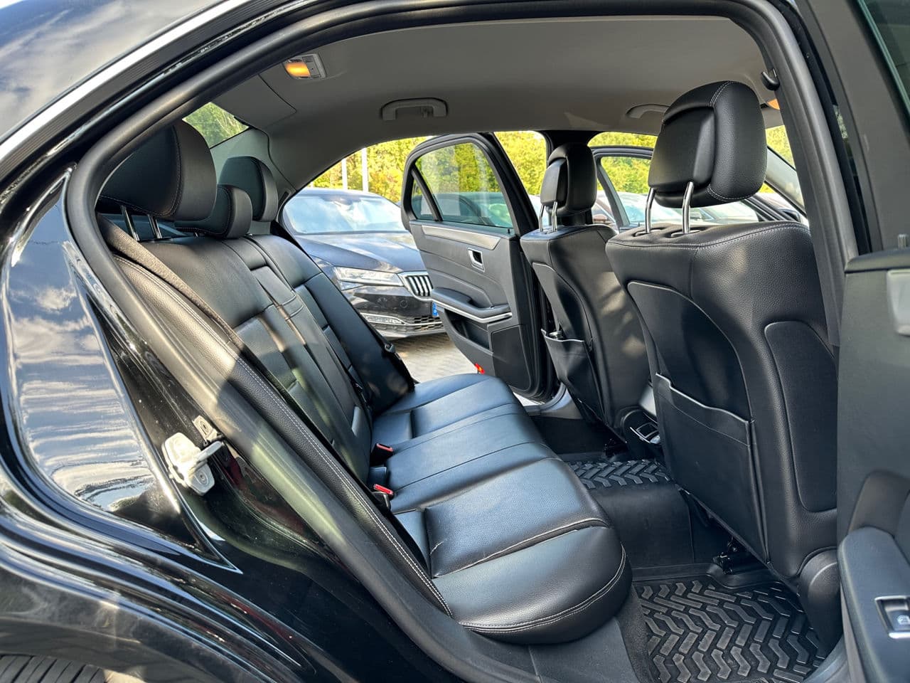 2015 Mercedes E 200 — Miniatură 8