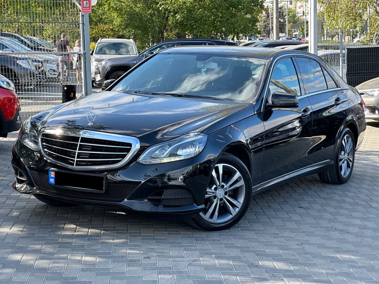 2015 Mercedes E 200 — Miniatură 3