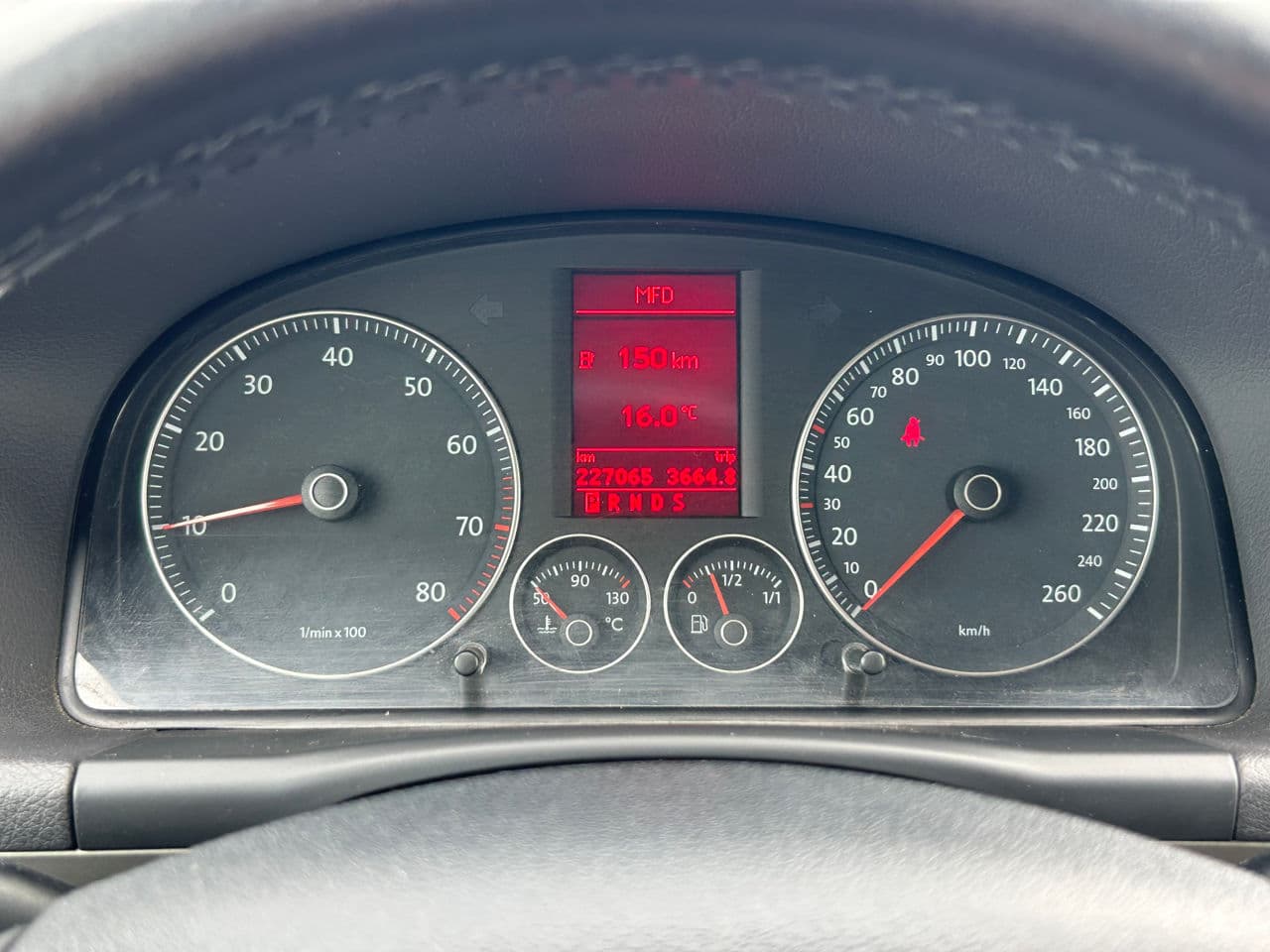 2010 Volkswagen Touran — Miniatură 11