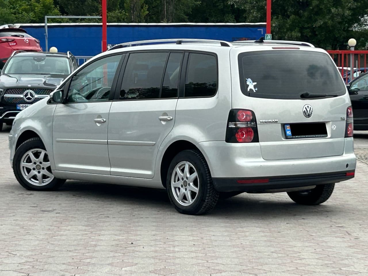 2010 Volkswagen Touran — Miniatură 2