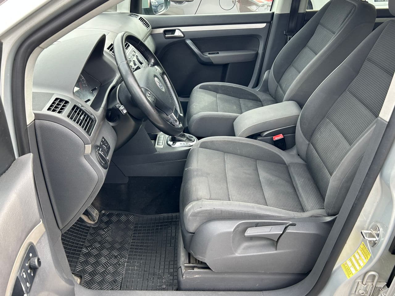 2010 Volkswagen Touran — Miniatură 7