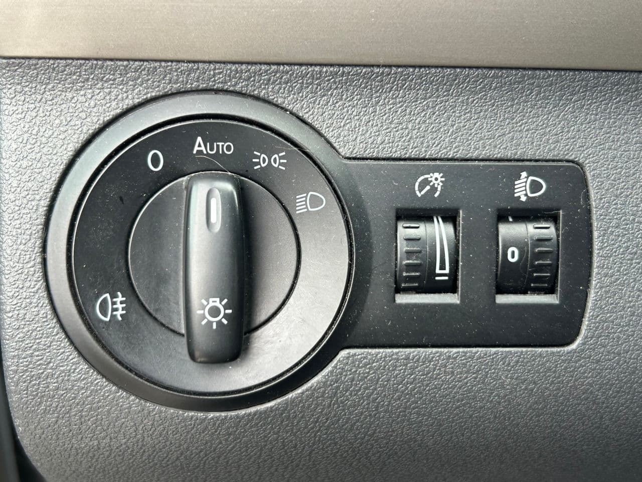 2010 Volkswagen Touran — Miniatură 9