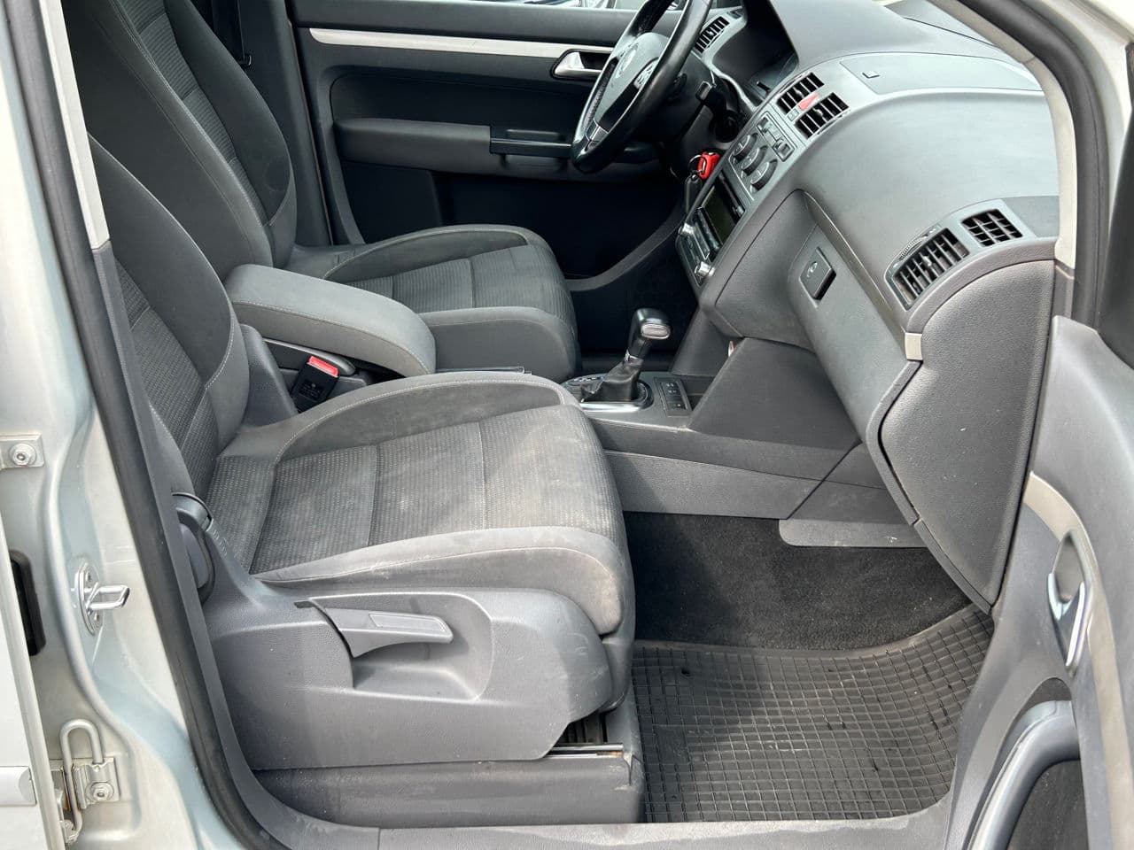 2010 Volkswagen Touran — Miniatură 14