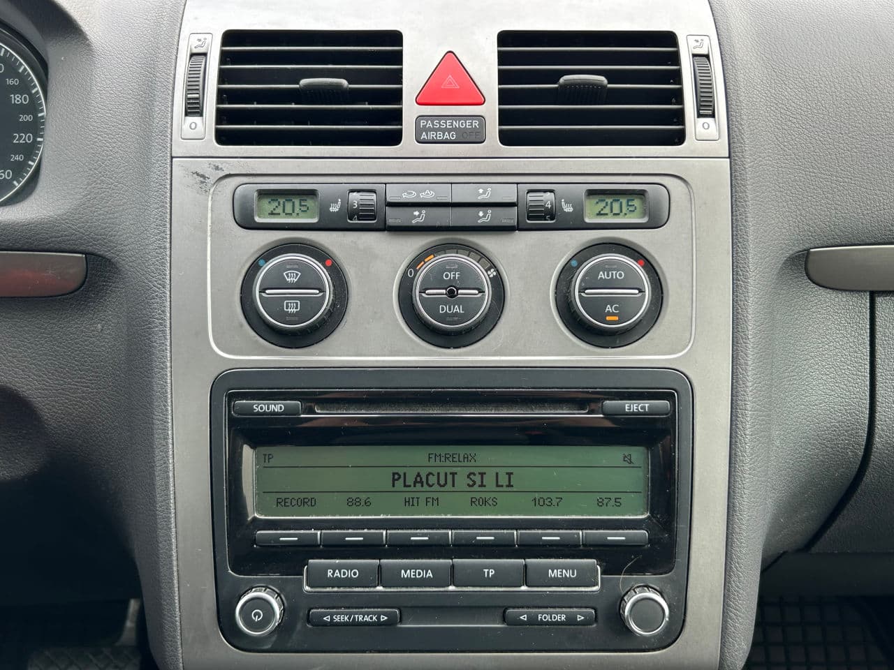2010 Volkswagen Touran — Miniatură 12