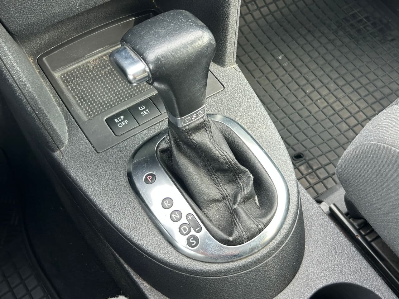 2010 Volkswagen Touran — Miniatură 13