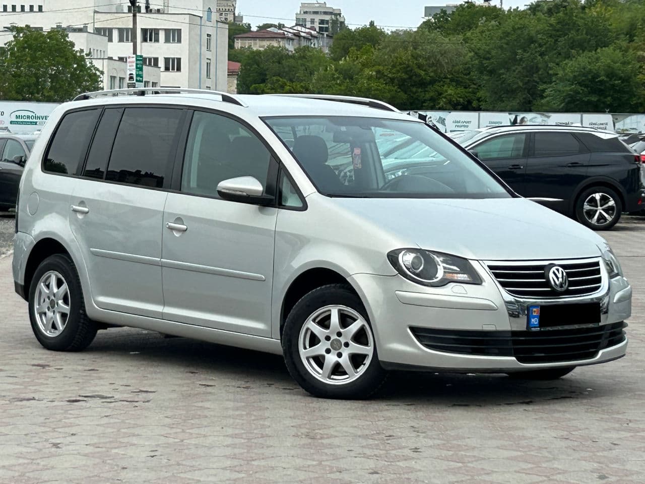 2010 Volkswagen Touran — Miniatură 4