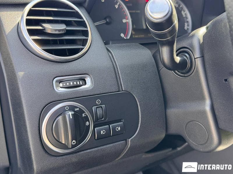 Land Rover Discovery 2012 — Миниатюра 6