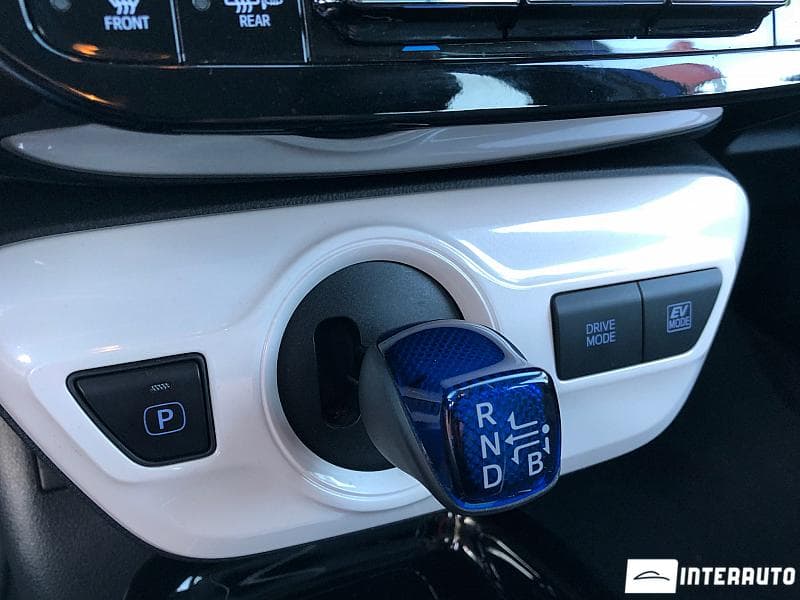 2017 Toyota Prius — Miniatură 11