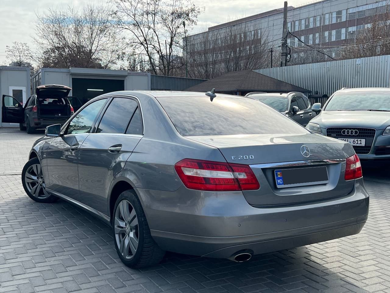 2011 Mercedes E 200 — Miniatură 4