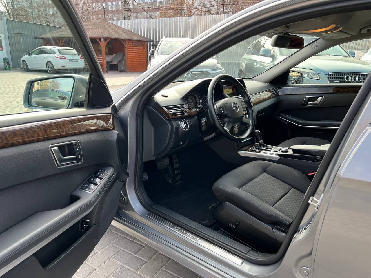 2011 Mercedes E 200 — Miniatură 5