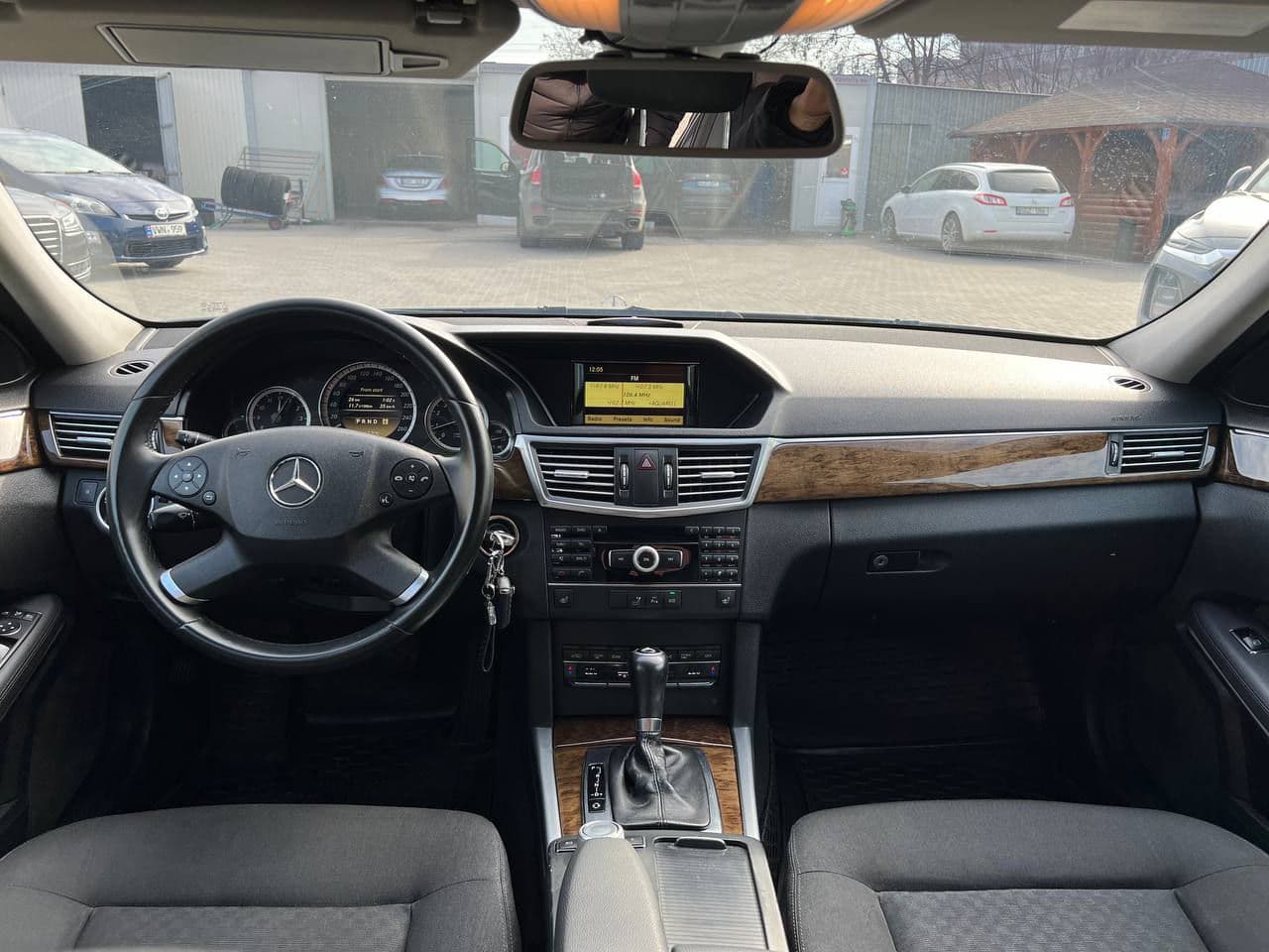2011 Mercedes E 200 — Miniatură 8