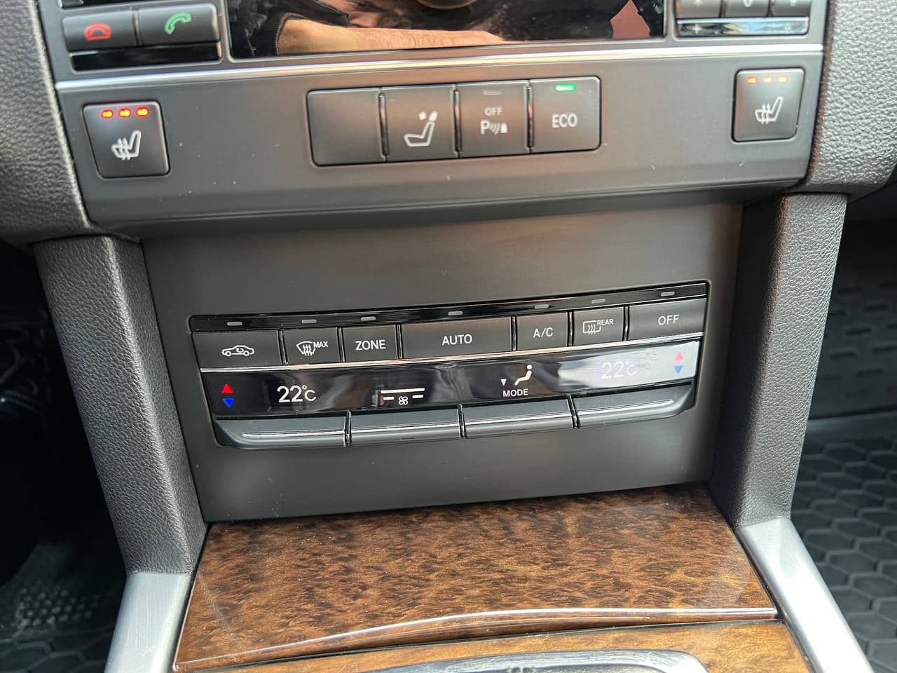 2011 Mercedes E 200 — Miniatură 13