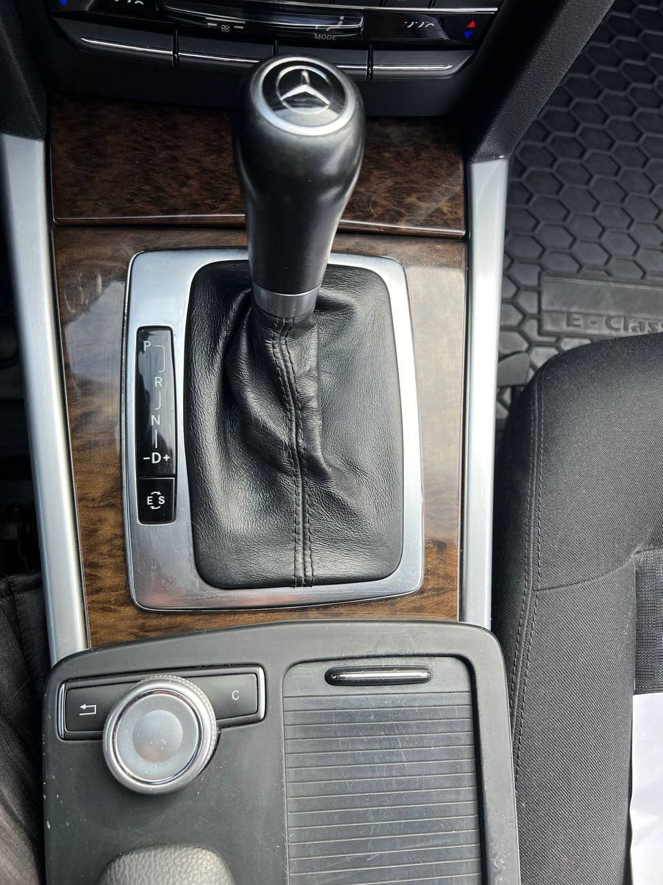 2011 Mercedes E 200 — Miniatură 14