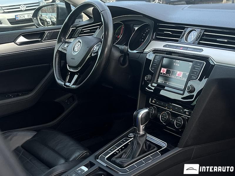 2016 Volkswagen Passat GTE — Miniatură 15