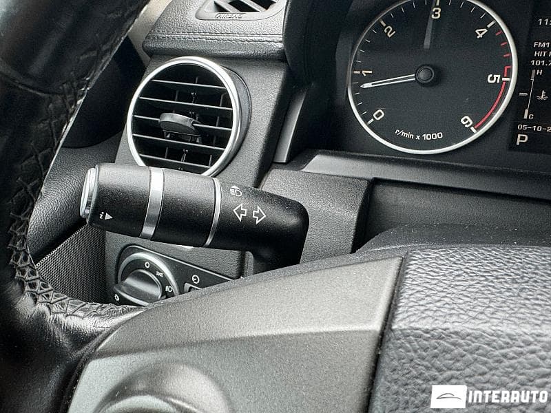 Land Rover Discovery 2012 — Миниатюра 13