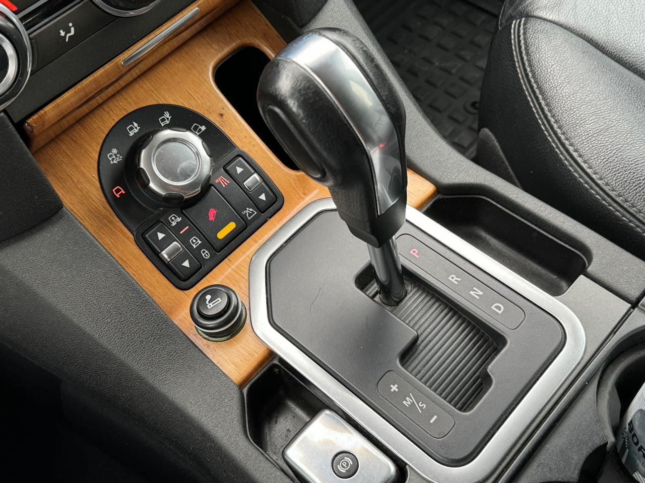 Land Rover Discovery 2012 — Миниатюра 14