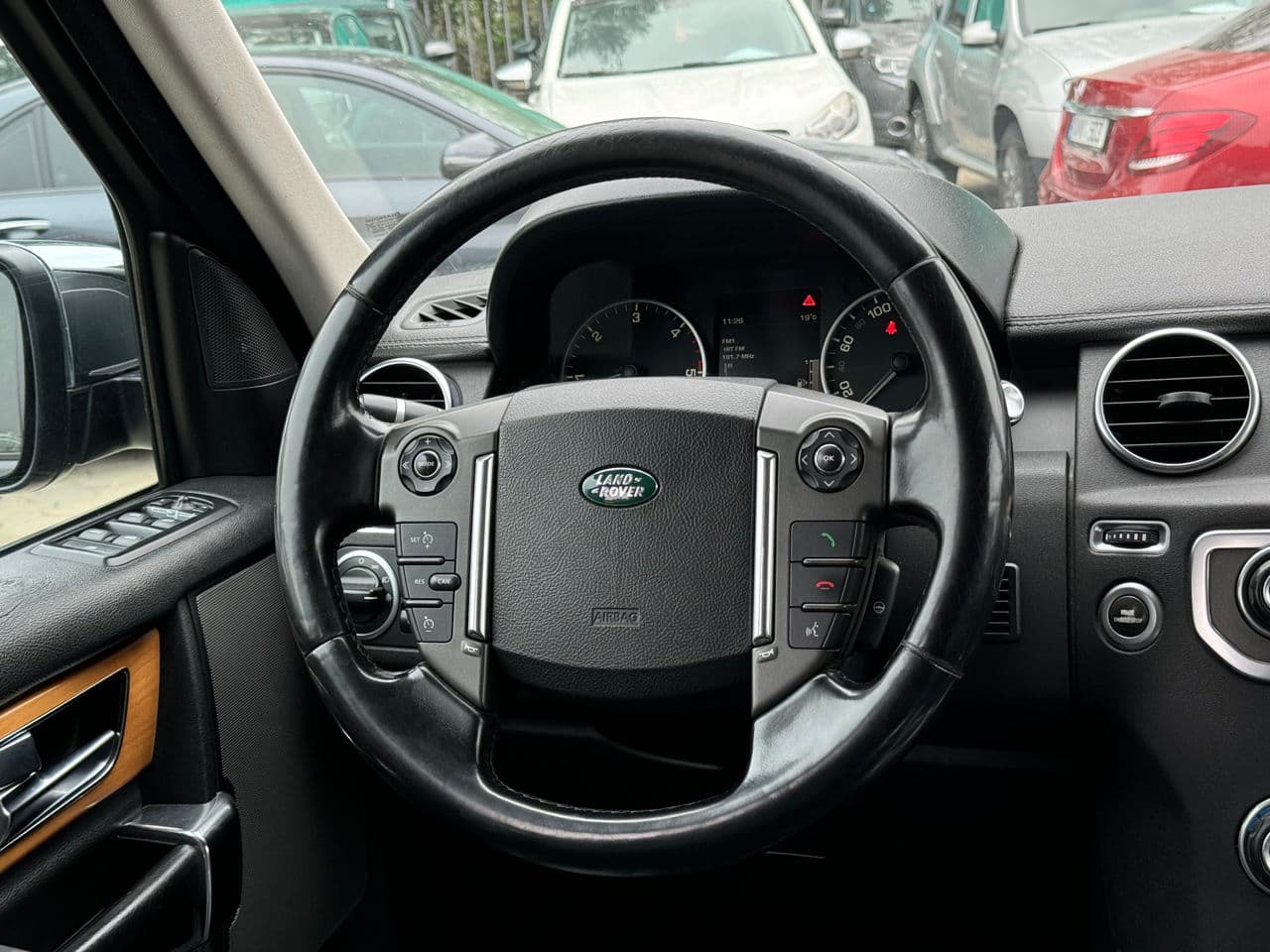 Land Rover Discovery 2012 — Миниатюра 8