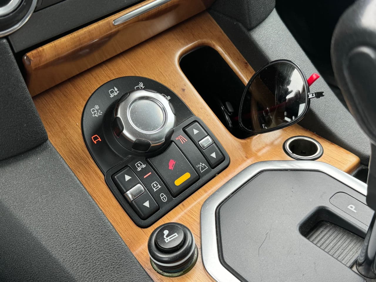 Land Rover Discovery 2012 — Миниатюра 15