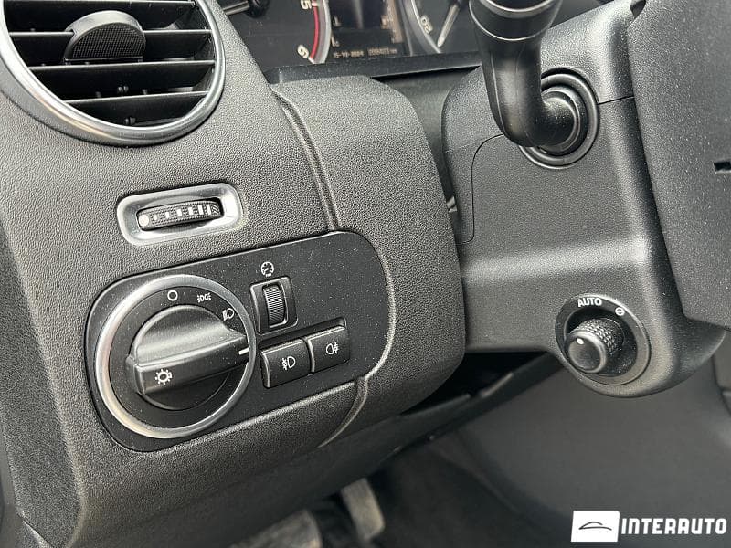 Land Rover Discovery 2012 — Миниатюра 18