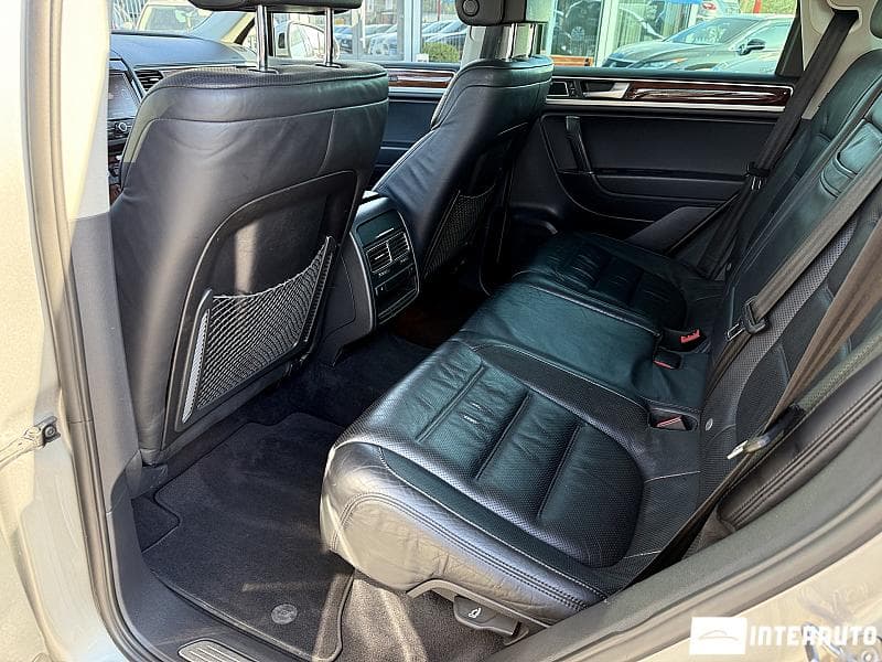 2010 Volkswagen Touareg — Miniatură 18