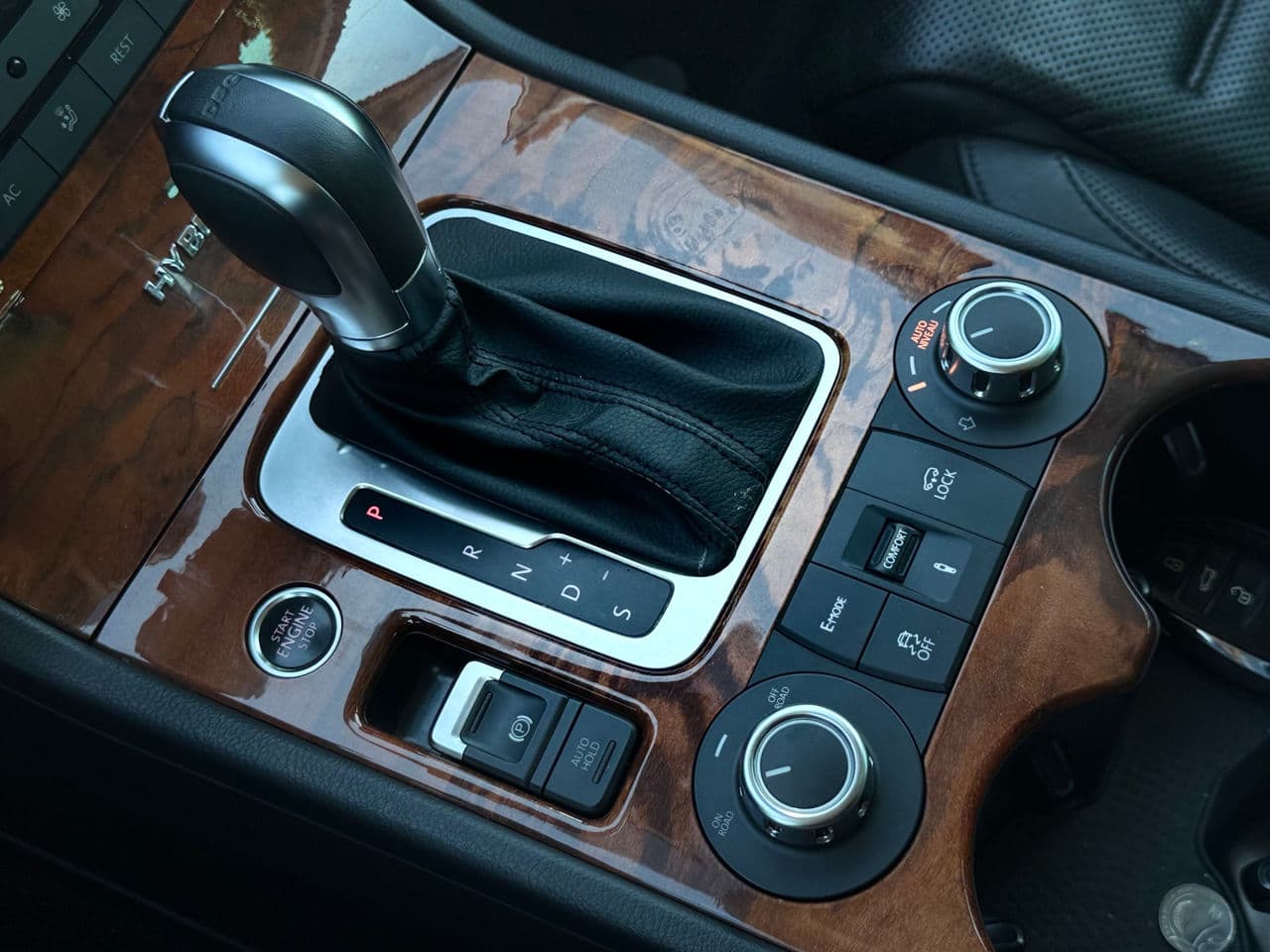 2010 Volkswagen Touareg — Miniatură 16