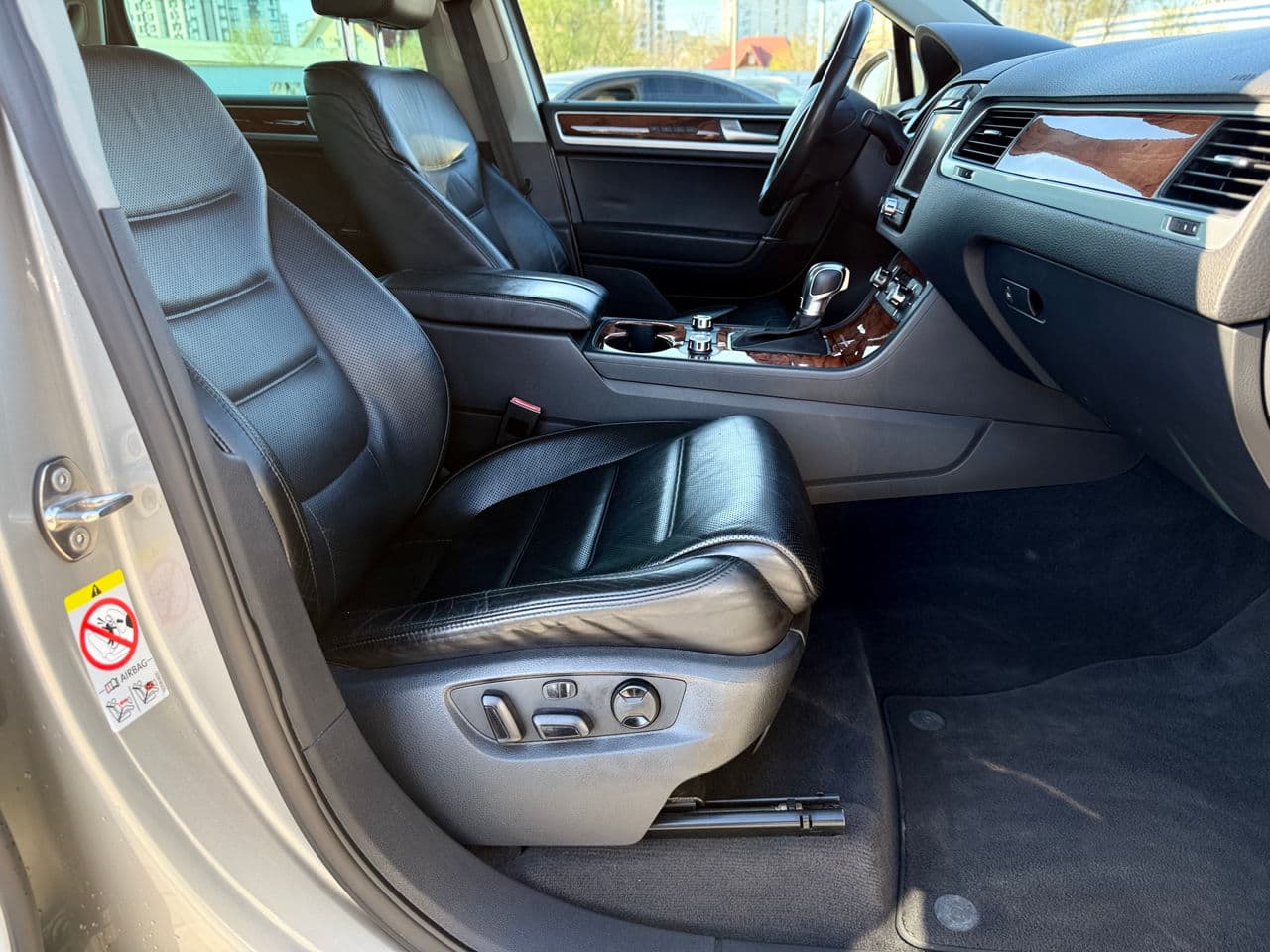 2010 Volkswagen Touareg — Miniatură 17