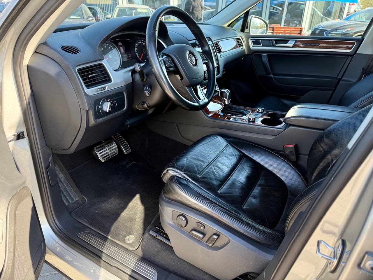 2010 Volkswagen Touareg — Miniatură 5