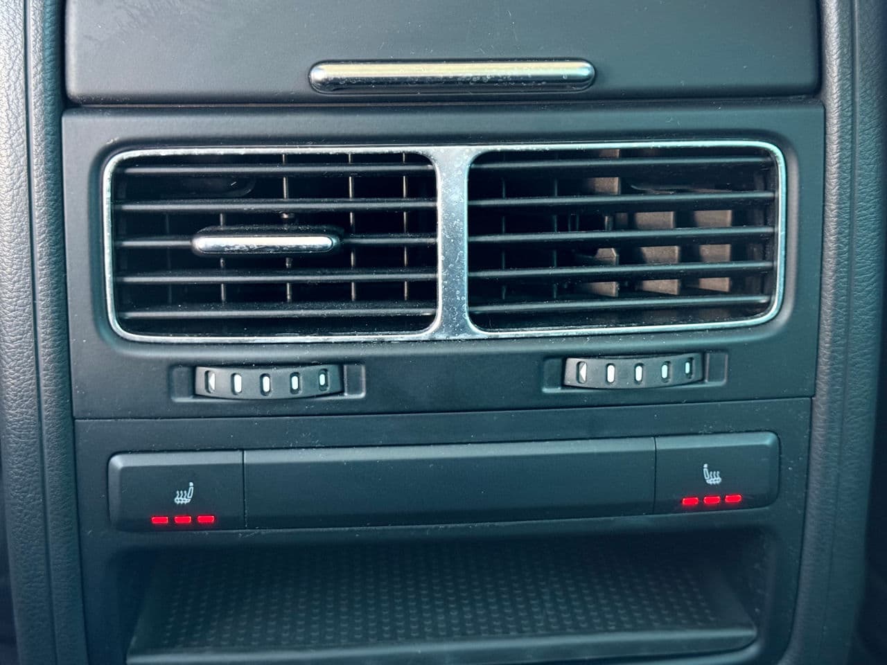 2010 Volkswagen Touareg — Miniatură 19