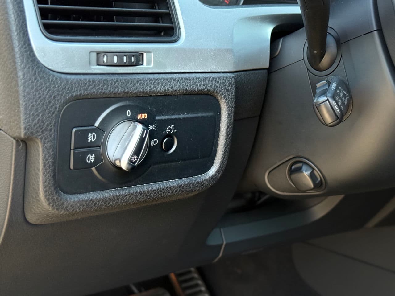 2010 Volkswagen Touareg — Miniatură 9