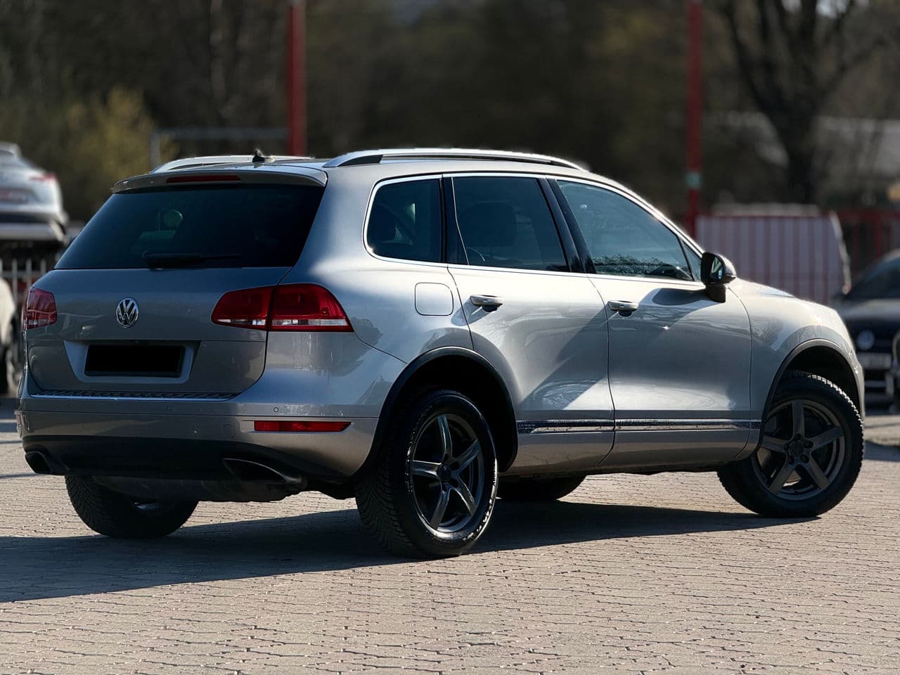 2010 Volkswagen Touareg — Miniatură 2