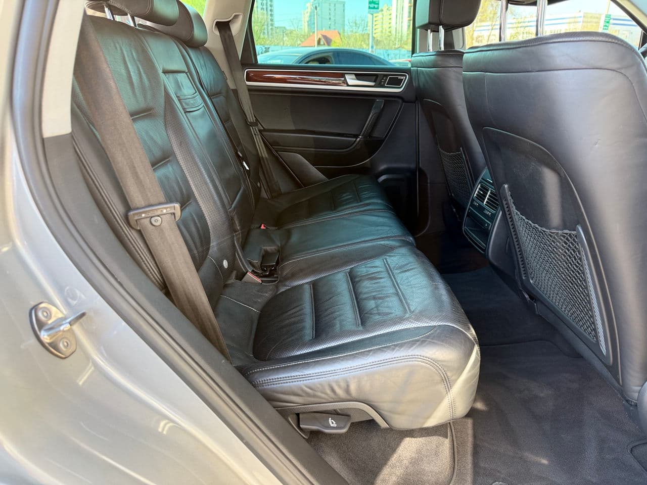 2010 Volkswagen Touareg — Miniatură 20